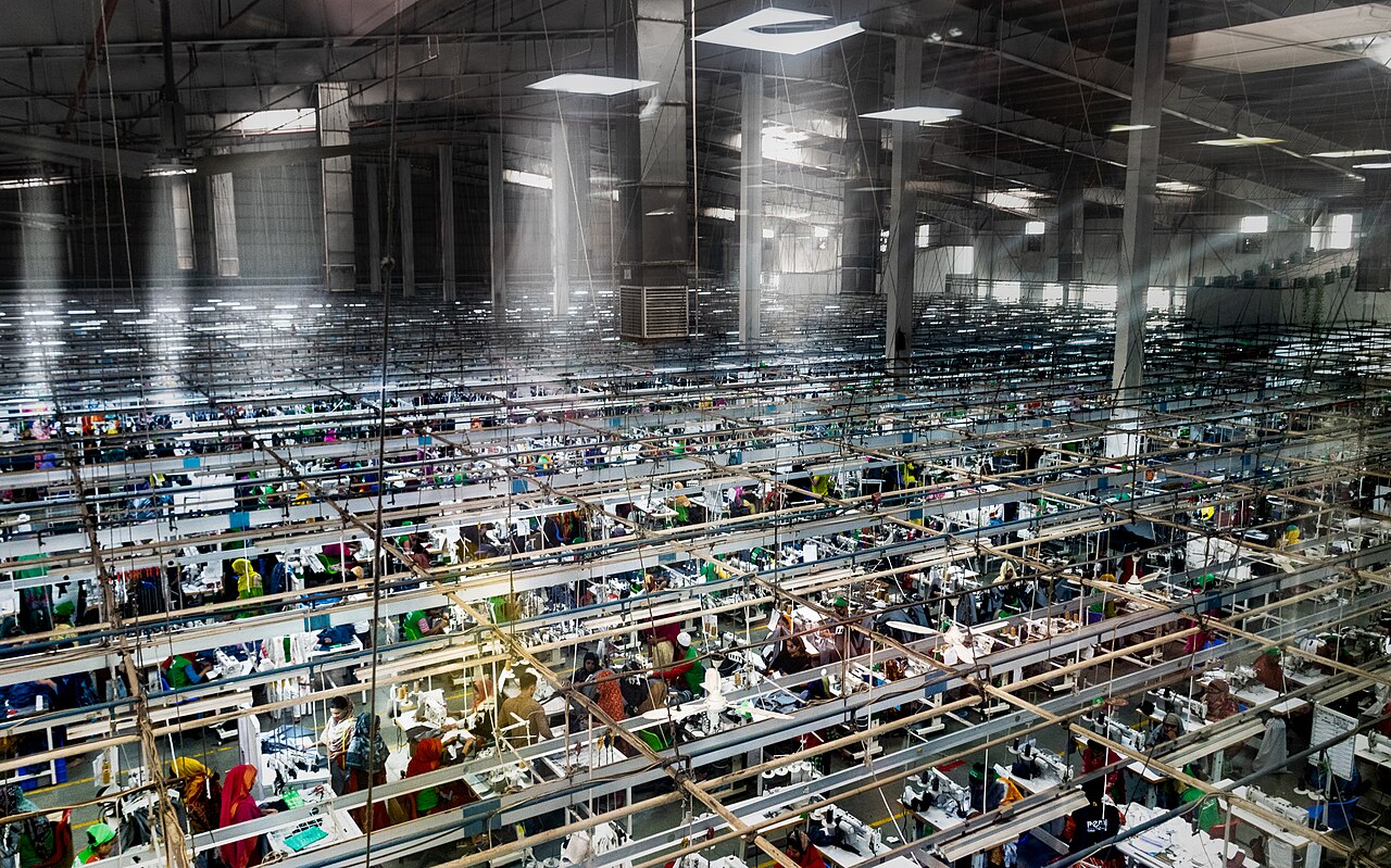 Loi contre l'ultra fast fashion adoptée