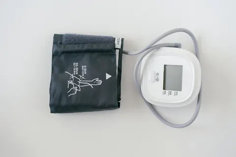 Sommeil et hypertension : les symptômes à ne pas négliger