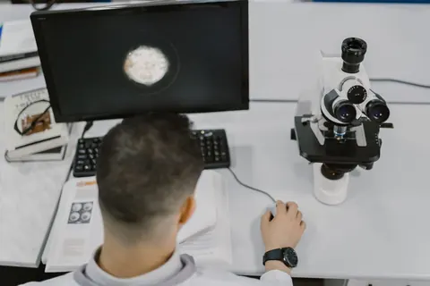 Zuckerberg dévoile un atlas d’un milliard de protéines